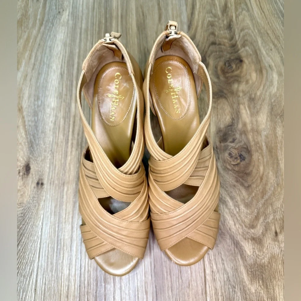 Cole Haan Women’s 8.5 M Tan Brown Leather Platform Wood Wedge Heel Sandals - EUC